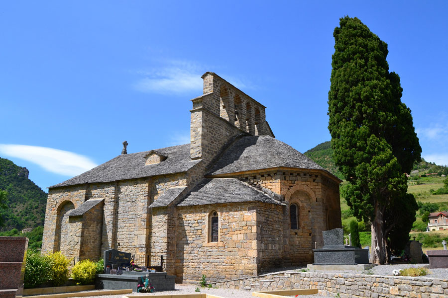 Chapelle Notre Dame des Champs village médiéval de Mostuéjouls Gorges du Tarn Sud Aveyron Lozère