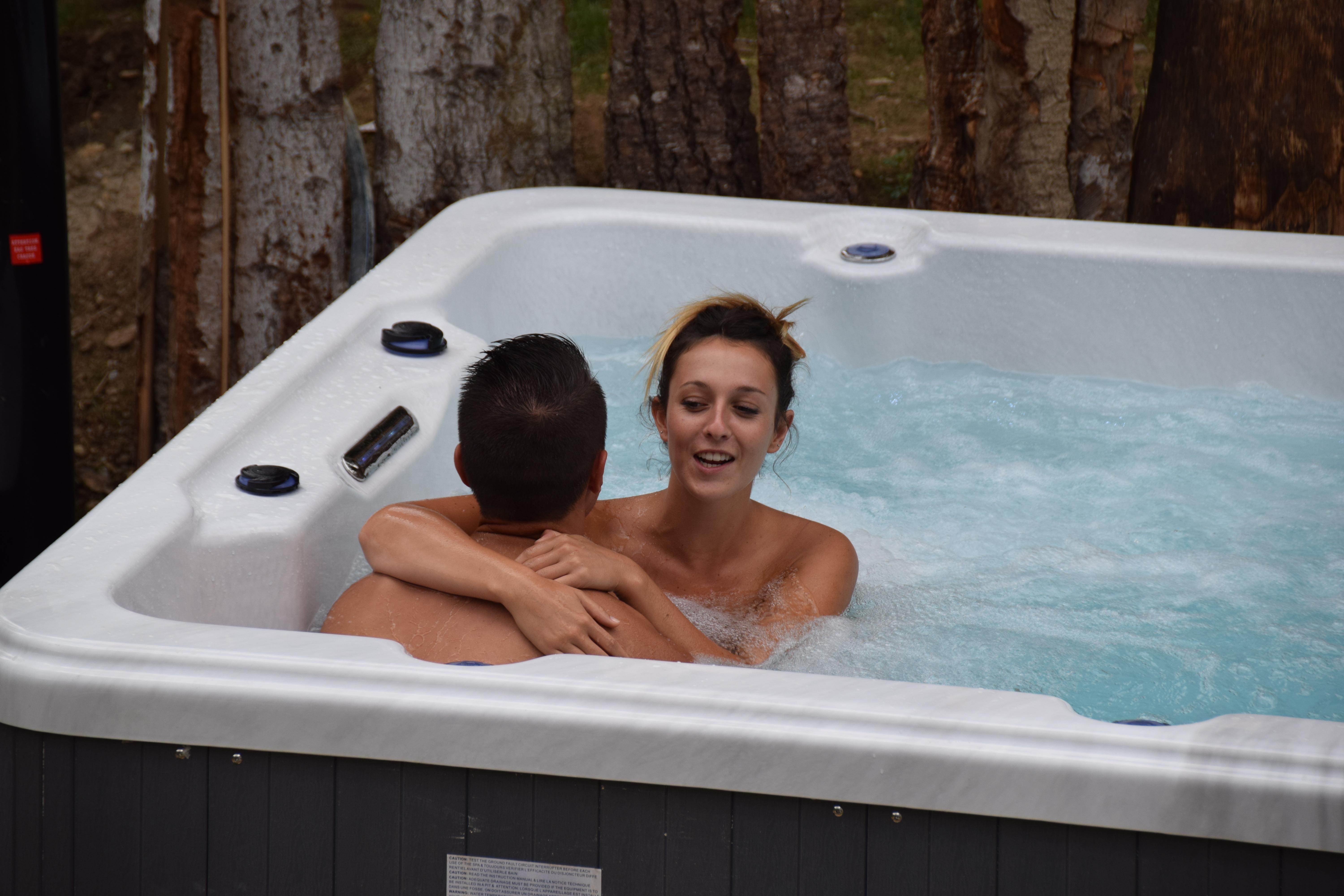 Panoramic view of the Gorges du Tarn by paddling in the swimming pool spa of the Ecolodge bubbles