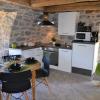 location de vacances Sud Aveyron Lozère avec spa piscine cuisine équipée en duplex, gîte avec spa plein de charme